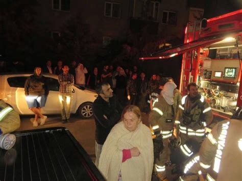 K­a­r­t­a­l­­d­a­ ­y­a­n­g­ı­n­:­ ­8­ ­k­i­ş­i­ ­h­a­s­t­a­n­e­y­e­ ­k­a­l­d­ı­r­ı­l­d­ı­